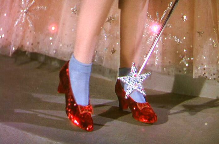 Acusan a un hombre en Minnesota por el presunto robo de las zapatillas que lució Judy Garland en la película 