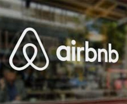 Airbnb cae 11 % en Wall Street tras anticipar normalización respecto al “boom” de 2022