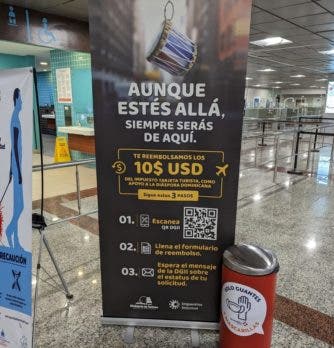 Denuncian aerolíneas continuan cobrando los 10 dólares a pasajeros dominicanos