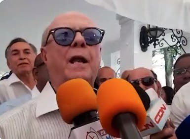 Hipólito advierte a oposición que si protesta por resolución JCE «se le tiran tres bombitas»