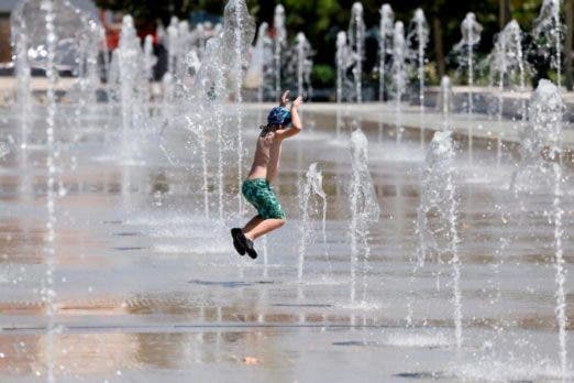 Miami adopta medidas para combatir el calor extremo