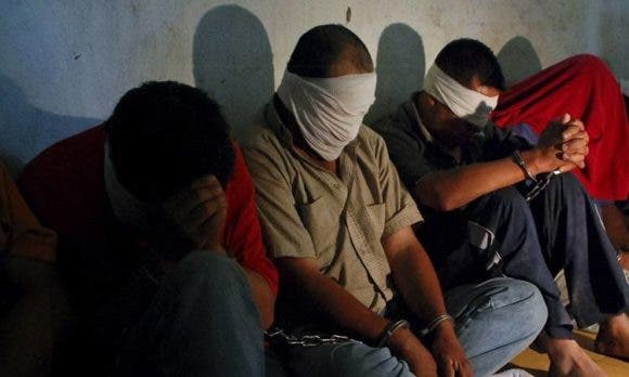 Secuestro de 50 migrantes enfrenta a dos fiscalías del norte de México