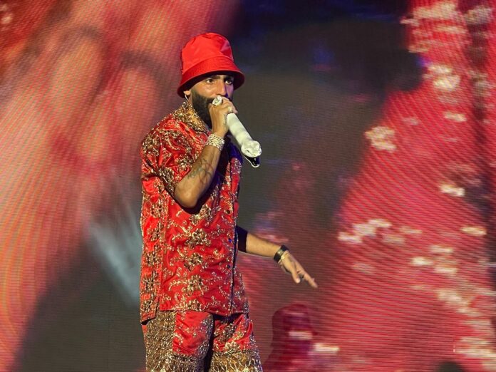 Arcángel se presenta a casa llena en el Estadio Quisqueya