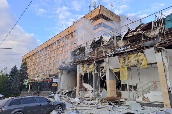 Al menos cuatro muertos y más de 40 heridos en ataque a un restaurante en Ucrania