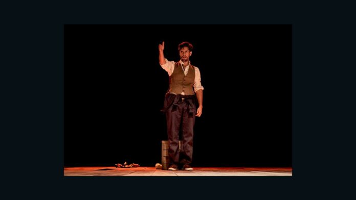 Diego Botto protagoniza la obra teatral "Una noche sin luna", basada en los textos de García Lorca