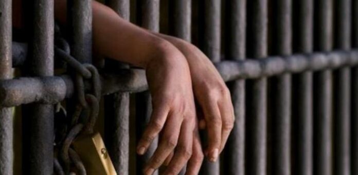 Envían a prisión a los dos acusados de matar a una profesora en San Cristóbal