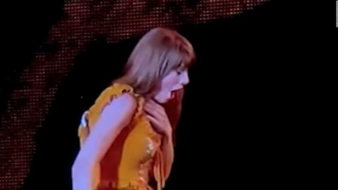 Mira por qué Taylor Swift se atragantó durante un show
