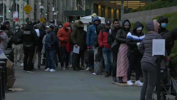 NY abre oficina para acelerar el permiso de trabajo a solicitantes de asilo