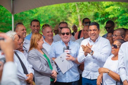 Paliza inaugura bulevar Manolo Tavarez Justo en el municipio Salcedo