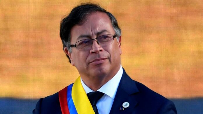 Presidente de Colombia afirma que buscan sacarlo del poder