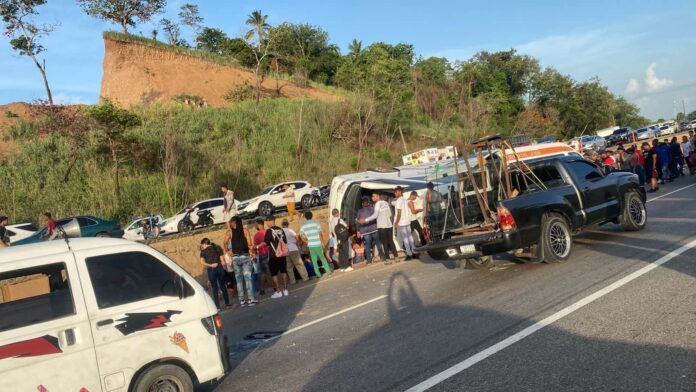 Reportan cinco muertos y 28 heridos en accidente de La Vega