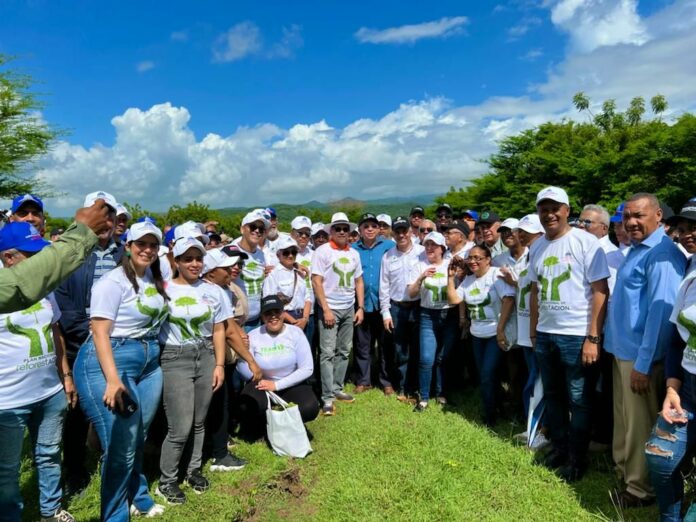 Siembra más de mil plantas en San Cristóbal en apoyo al programa de Reforestación
