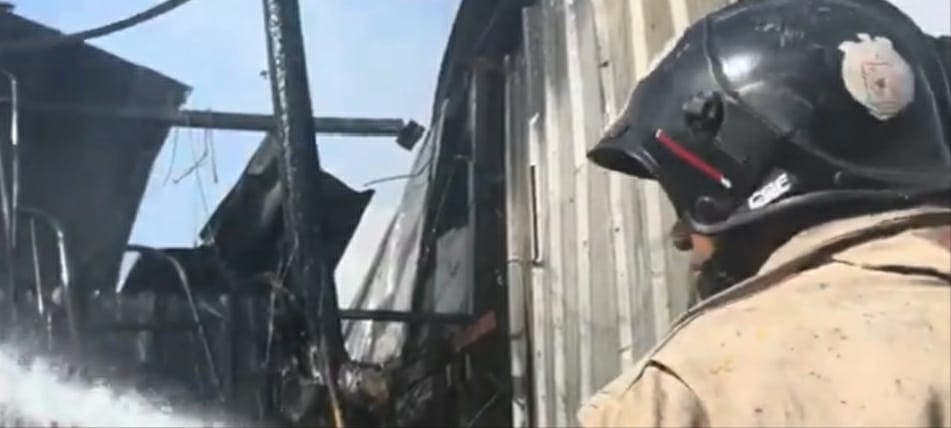 Incendio destruye mueblería y afecta edificio de pensiones en Santiago 3 WhatsApp Image 2023 07 17 at 9.49.34 PM