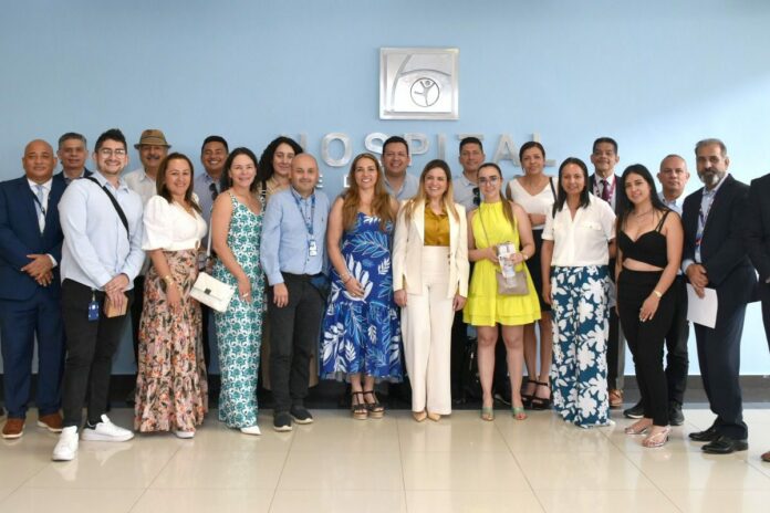 Miembros de hospital de Colombia visitan al Hugo Mendoza para intercambio de buenas prácticas