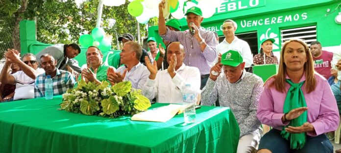 Fuerza de Pueblo inaugura local en San José de Ocoa; Juramenta dirigentes del PRM y PLD