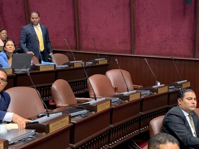 Ambiente “relajado” en la Cámara de Diputados durante la penúltima sesión de esta legislatura
