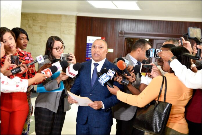 Diputado somete proyecto de ley que busca eliminar impuesto en adquisición de vivienda de bajo costo