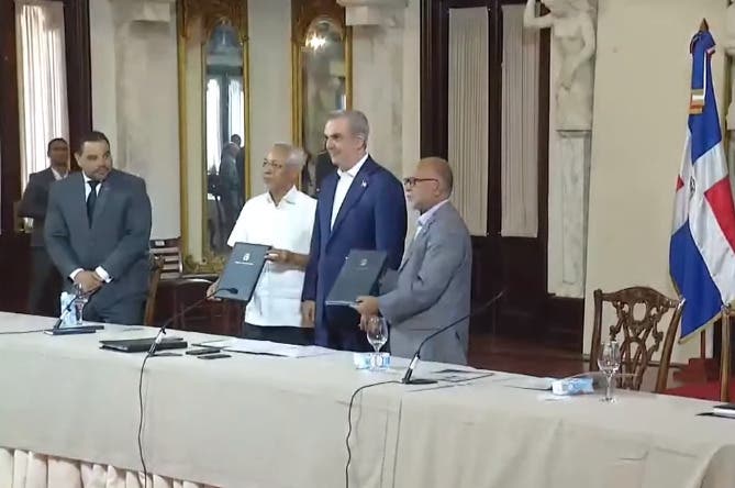 ADP logra el aumento posible para maestros pensionados en pacto