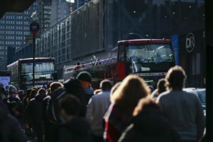 Accidente de bus turístico en NY deja 18 pasajeros hospitalizados