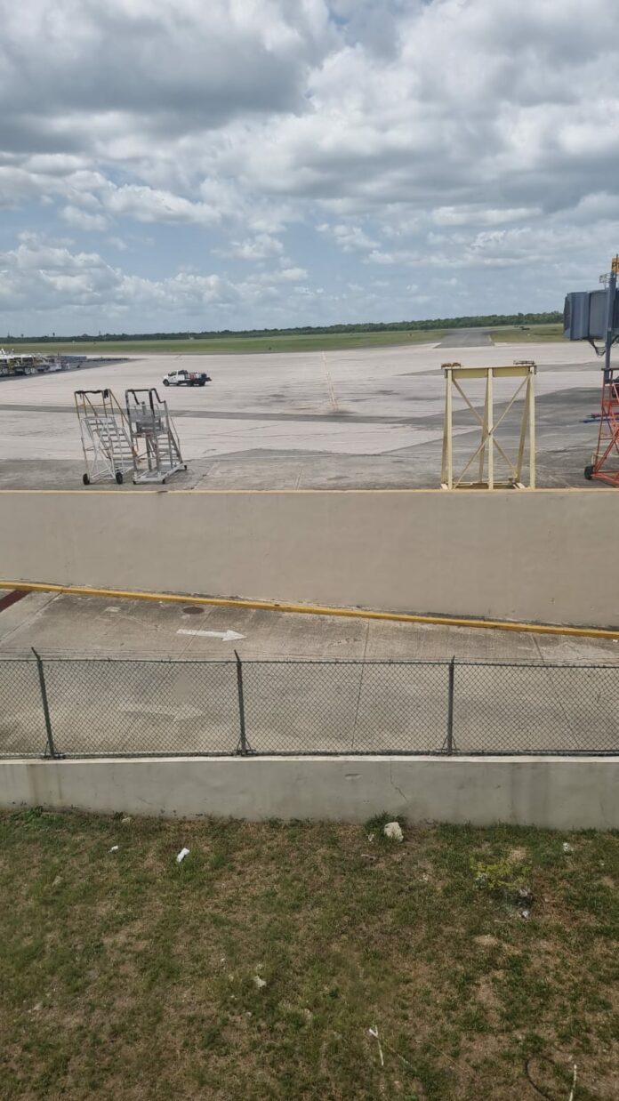 Aerodom reporta desperfecto en asfalto de pista del AILA; varios vuelos están retrasados