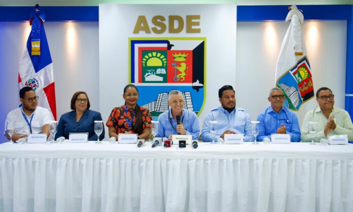 Alcalde Manuel Jiménez anuncia compra de 50 camiones recolectores a un costo de RD$380 millones