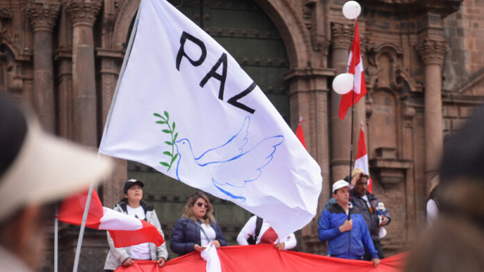 Boluarte reitera su llamado al diálogo tras primera jornada de protestas en Perú