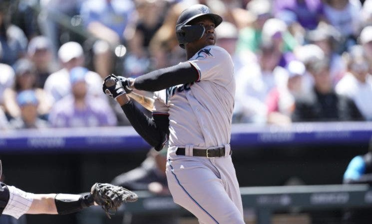 Bryan De La Cruz batea de 4-4, incluido su décimo jonrón 1 Jesús Sánchez (24), de Marlins, conecta su jonrón de 496 pies.
