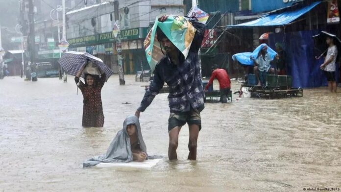 Casi 100 muertos y miles de atrapados en el norte de la India por las fuertes lluvias