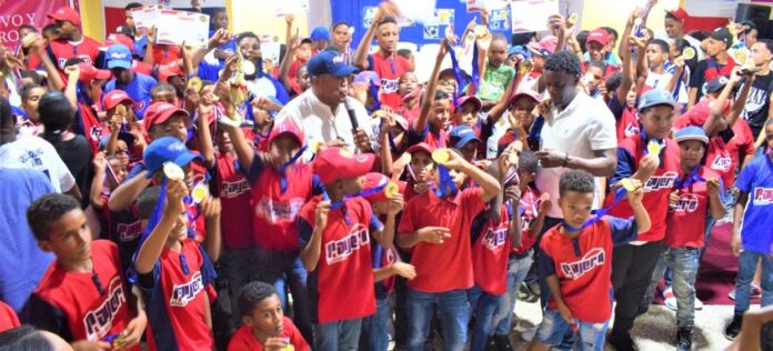 Club Deportivo Payero premia atletas más destacados torneo interno 57