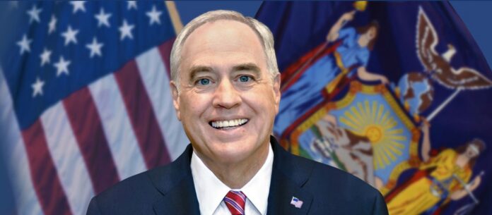 Contralor de Estado de New York anuncia invertirán fondos de pensiones en RD