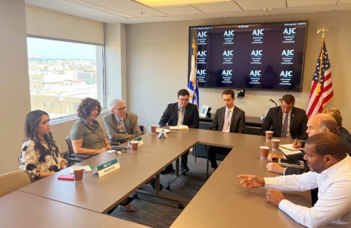 Delegación dominicana en Washington se reúne con Bob Menéndez para tratar crisis haitiana