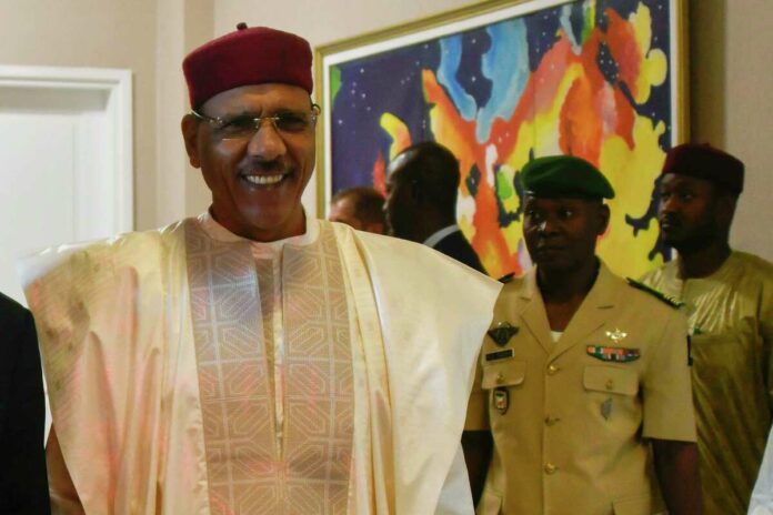 Ejército Níger dice derrocó al presidente Mohamed Bazoum