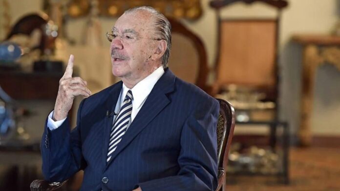 El expresidente brasileño José Sarney es internado en hospital tras sufrir una caída