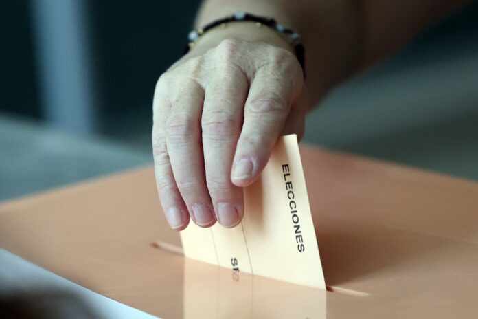 Elecciones en España: La participación cae 3,76 puntos a media tarde