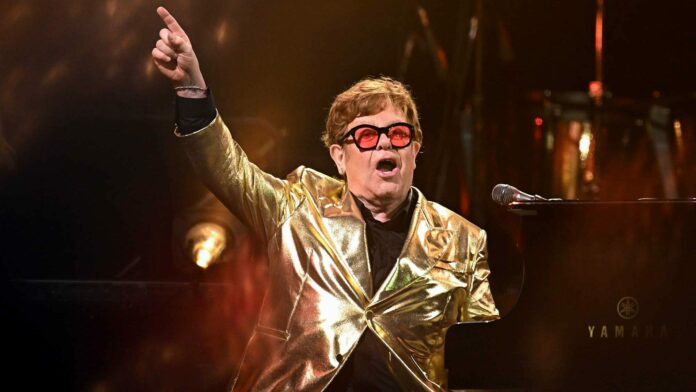 Elton John dice adiós a más de 50 años de conciertos con el último show de su gira de despedida