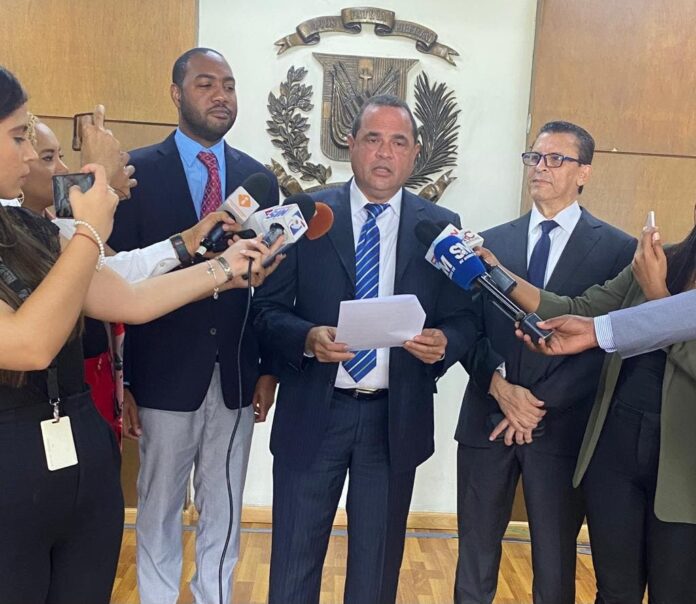 Fuerza del Pueblo pide JCE reglamentar participación de precandidatos funcionarios en precampaña electoral