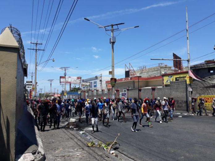 Haití, a la puerta de una intervención, diez meses después de solicitud de primer ministro