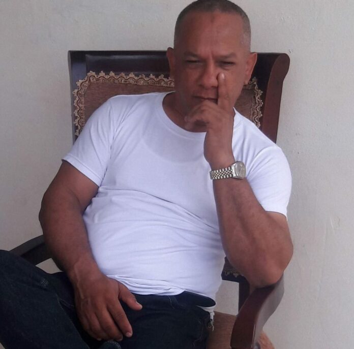 Hombre se quita la vida de un disparo en la cabeza en Santiago