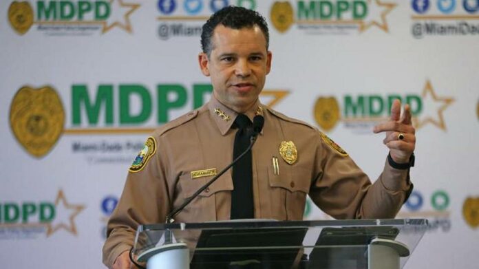 Jefe de la Policía de Miami-Dade está en estado crítico tras dispararse a sí mismo