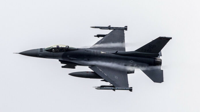 La Casa Blanca confirma que Kiev recibirá cazas F-16