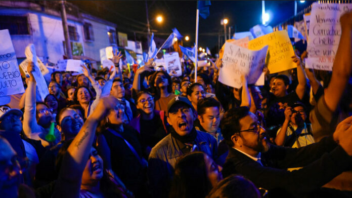 Las protestas en Guatemala por el escándalo electoral marcan la ruta hacia el balotaje presidencial