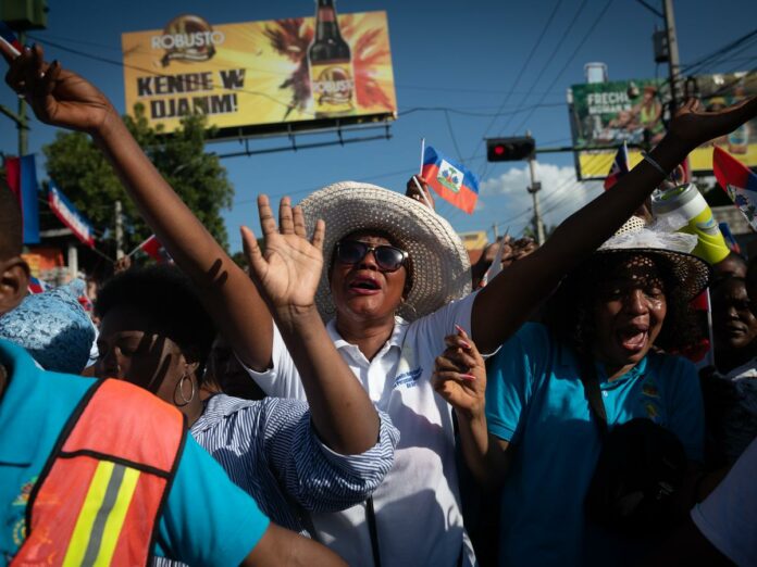 Miles de haitianos marchan en Miami para alertar del caos en su país