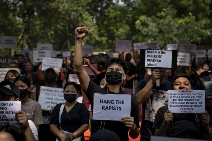 Miles de personas protestan en la India contra las agresiones colectivas a mujeres
