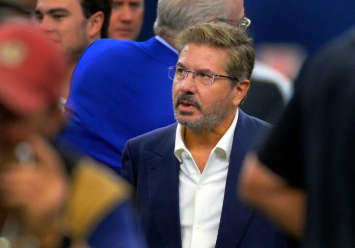 NFL multa con 60 millones de dólares a Daniel Snyder, exdueño de los Commanders