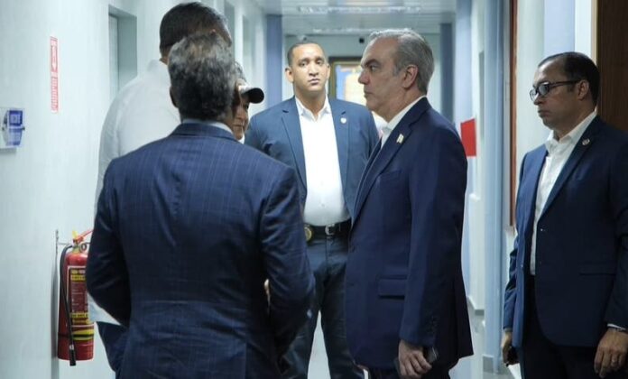 Presidente Abinader encabeza reunión de seguimiento de la seguridad ciudadana en la Policía