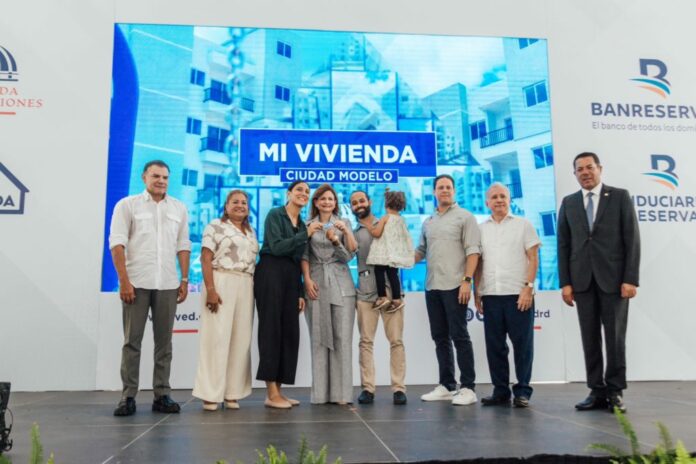 Raquel Peña y Ministro Bonilla entregan 500 apartamentos en “Mi Vivienda Ciudad Modelo”