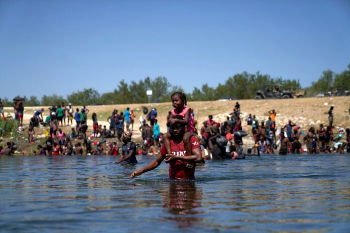Rechazan el plan de Texas de poner boyas en el Río Grande contra el cruce de migrantes