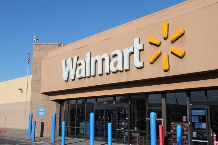 Tres arrestados por tiroteo en tienda Walmart en Florida que dejó un muerto
