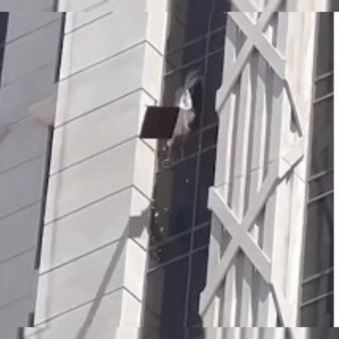 Video: Equipo Swat en Las Vegas apresa hombre que supuestamente tomó mujer de rehén