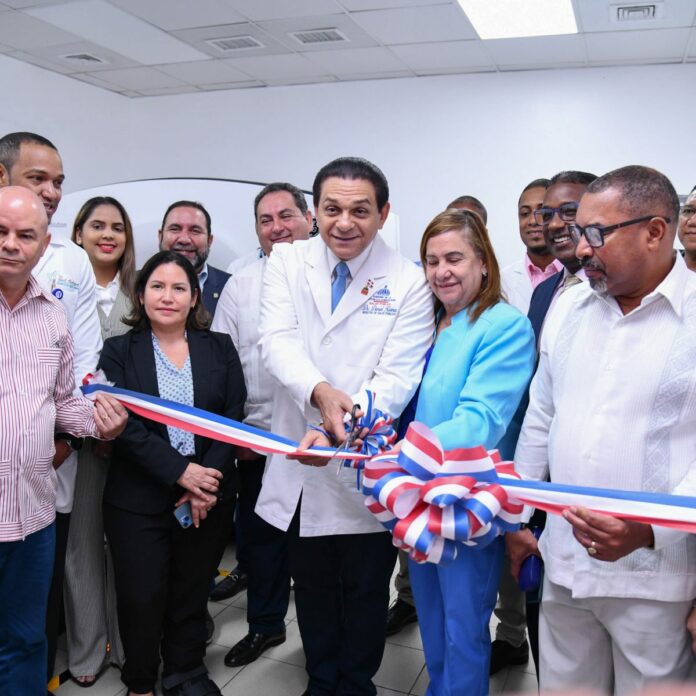Autoridades de Salud entregan tomógrafo al Hospital Traumatológico Juan Bosch en La Vega